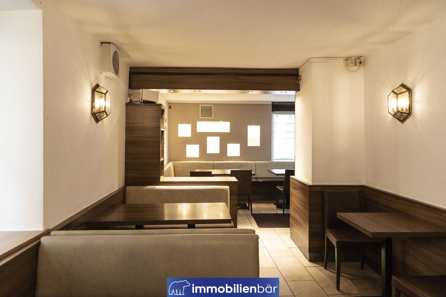 Premises with great potential ready to start at the Market Square in Neumarkt im Hausruckkreis