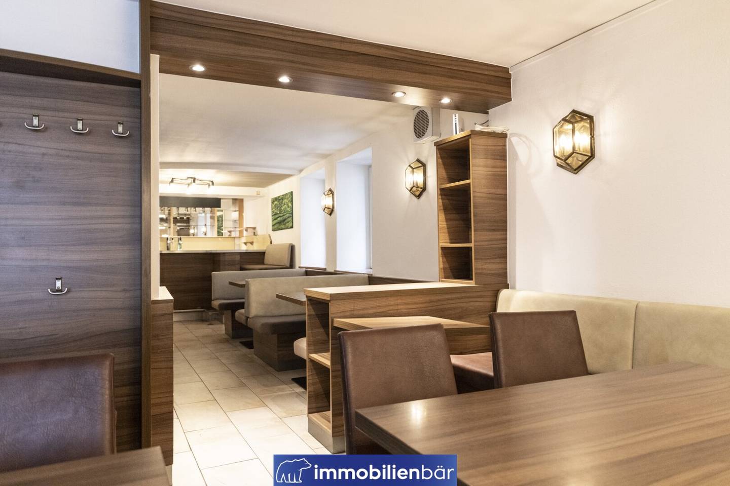 Premises with great potential ready to start at the Market Square in Neumarkt im Hausruckkreis