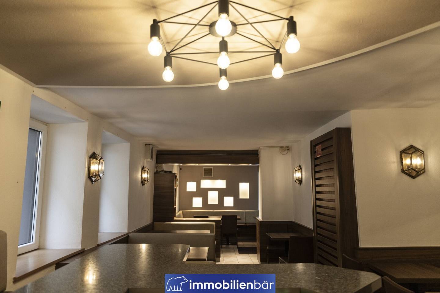 Premises with great potential ready to start at the Market Square in Neumarkt im Hausruckkreis