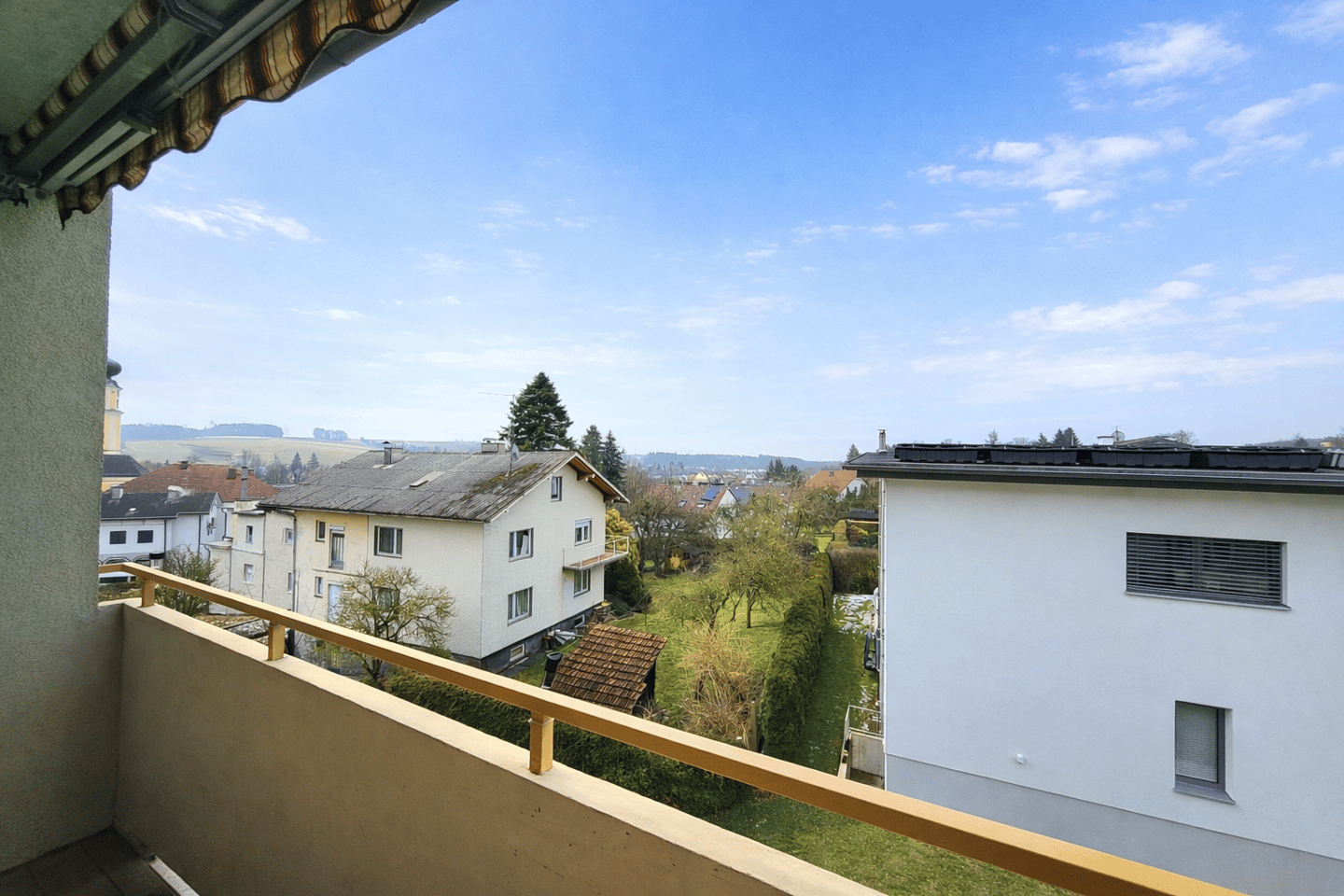 Wohnung mit Loggia und voll möbliert