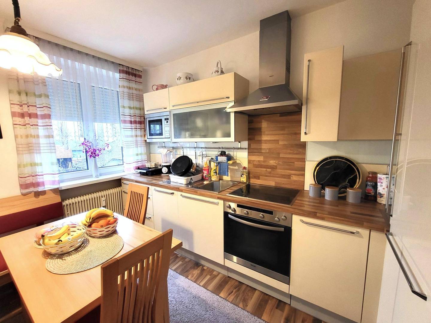 Wohnung mit Loggia und voll möbliert