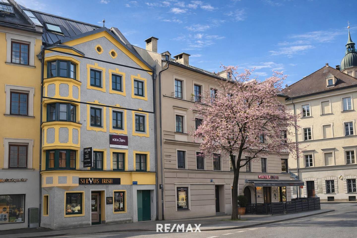 Attic apartment in Universitaetsstrasse renovated