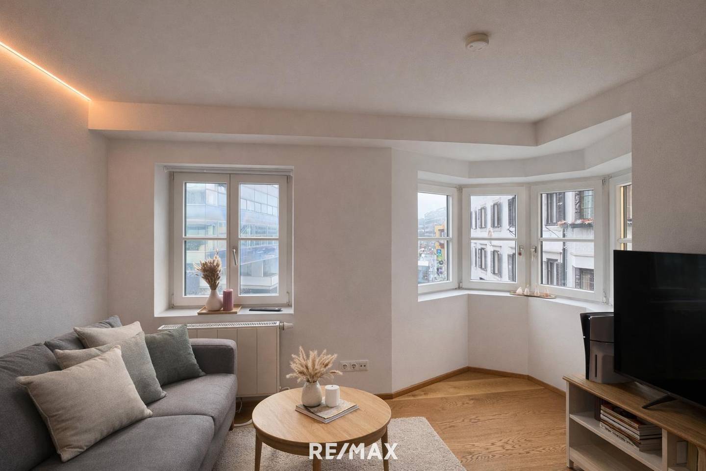 Attic apartment in Universitaetsstrasse renovated