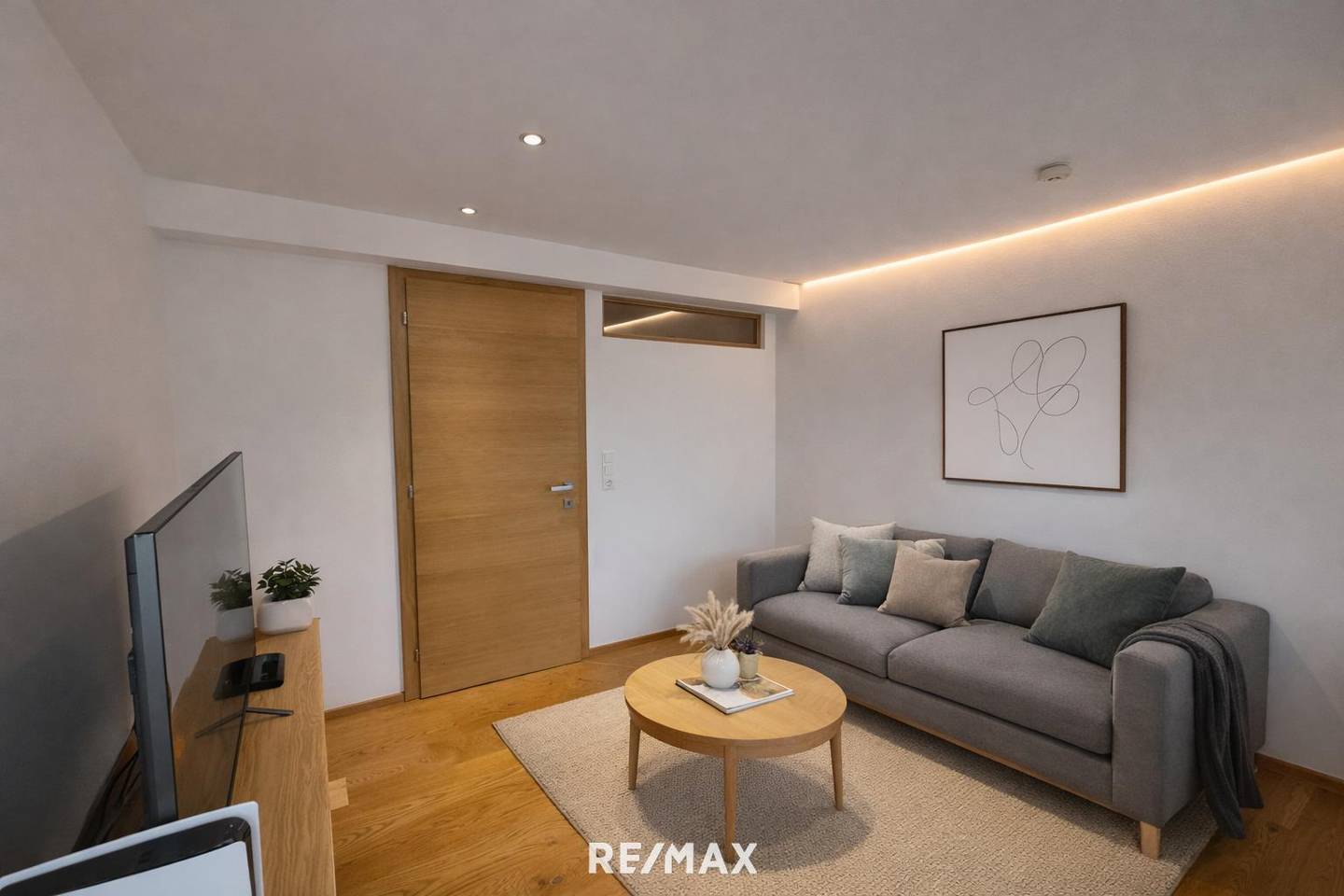 Attic apartment in Universitaetsstrasse renovated