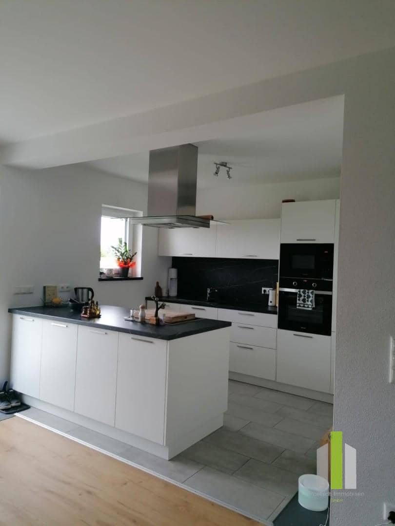 Neuwertige Gartenwohnung in ruhiger Lage nahe Seen des Salzkammerguts