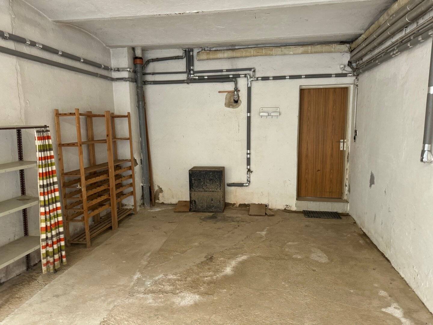Large single garage/storage for private use in Rust im Tullnerfeld