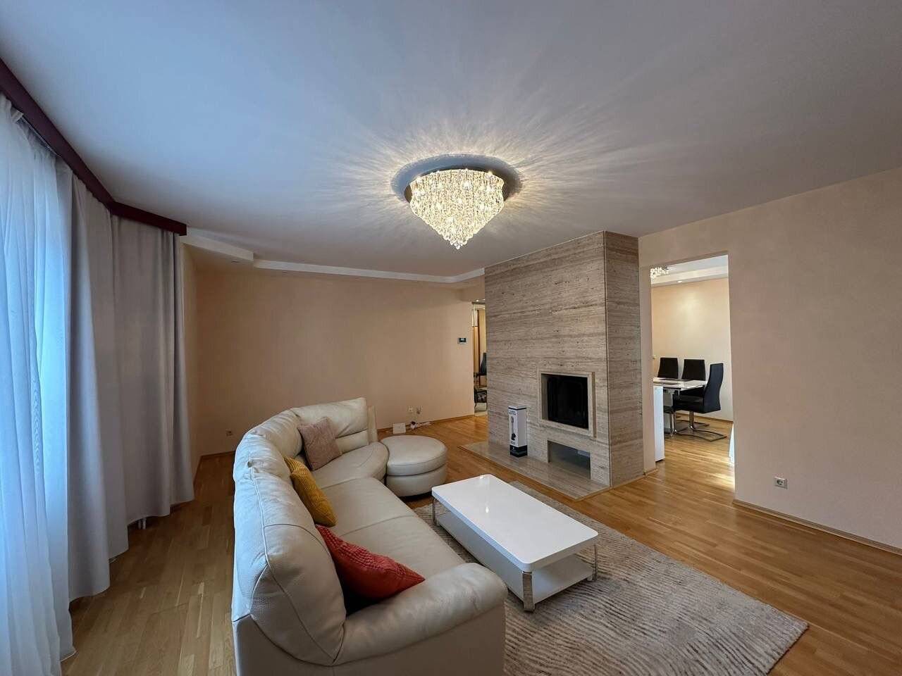 No income verification required Fully furnished 3-room apartment with loggia, pool &amp; sauna and garage near Pötzleinsdorfer Schlosspark