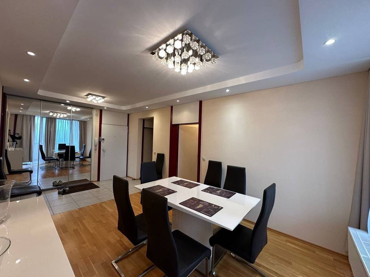 No income verification required Fully furnished 3-room apartment with loggia, pool &amp; sauna and garage near Pötzleinsdorfer Schlosspark