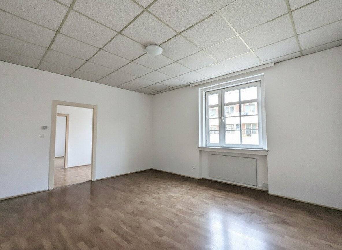 ++NEW++ 3-Room Old-Building Apartment (needs renovation) with lots of potential