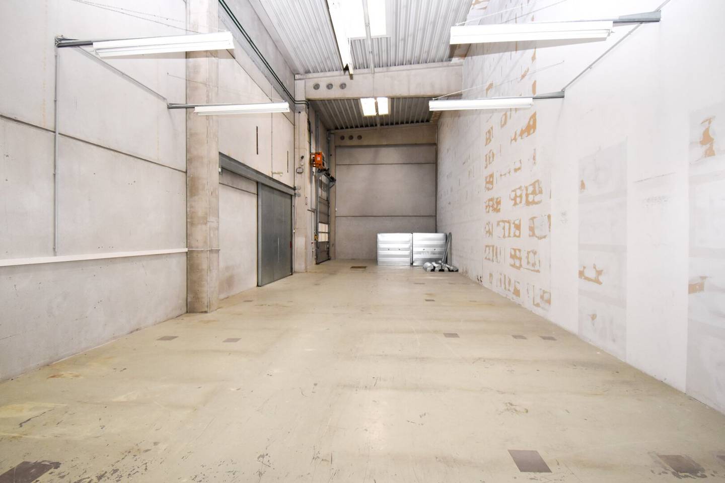 Kombination Geschäftslokal 357 m2 und Lagerfläche 310 m2 zu mieten