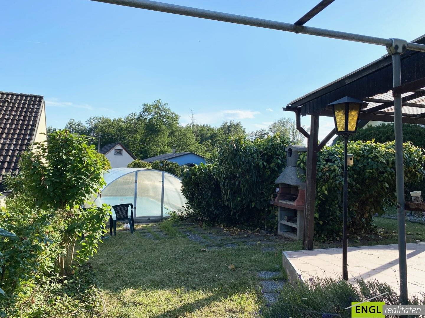 Bungalow in Steinbrunn, ruhige Siedlungslage, großer Garten, Pool