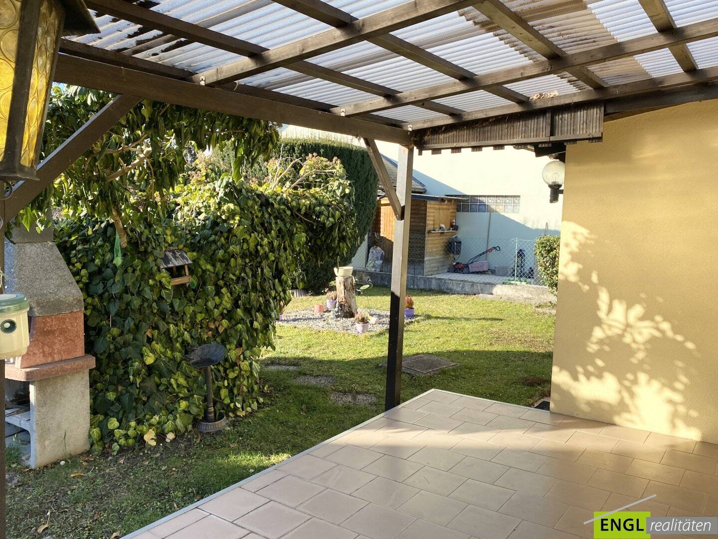 Bungalow in Steinbrunn, ruhige Siedlungslage, großer Garten, Pool
