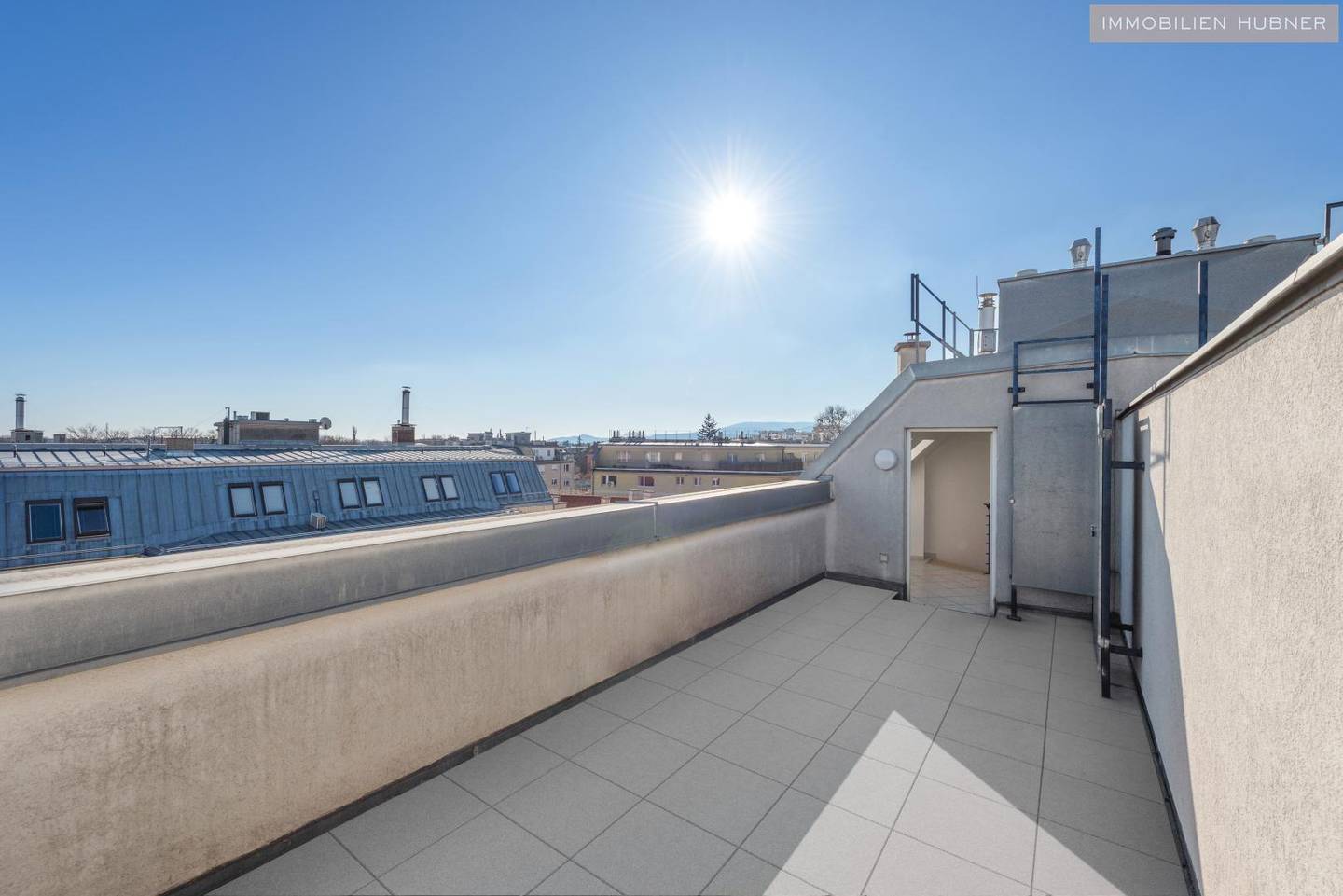 Maisonette apartment with roof terrace and wide view