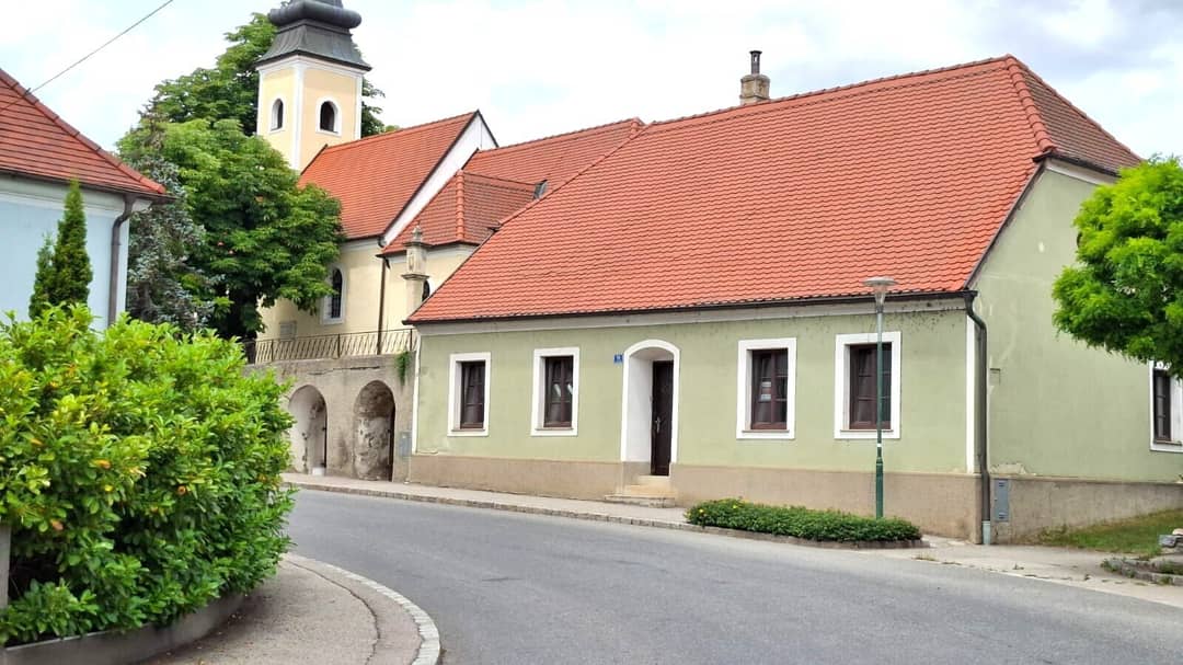 Historisches Einfamilienhaus in Kleinriedenthal – Sanierungsbedarf, 100 m²