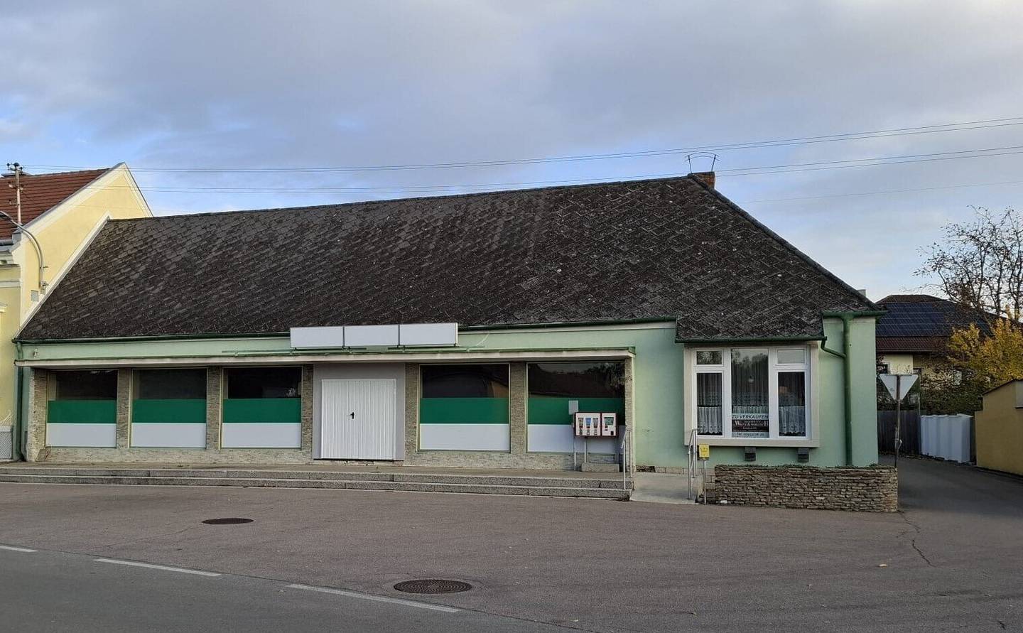 Geschäftslokal mit 200 m² und 300 m² Lager in Seefeld-Kadolz