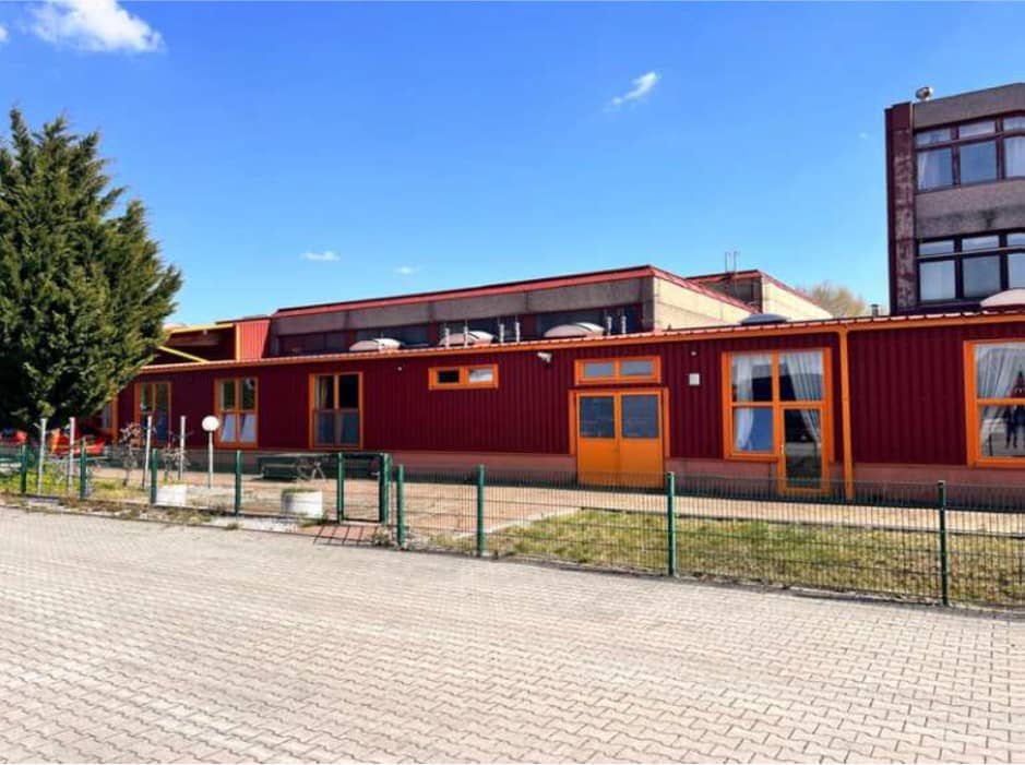 Attraktive Gewerbeliegenschaft in Wienerherberg mit Freifläche zum Kauf
