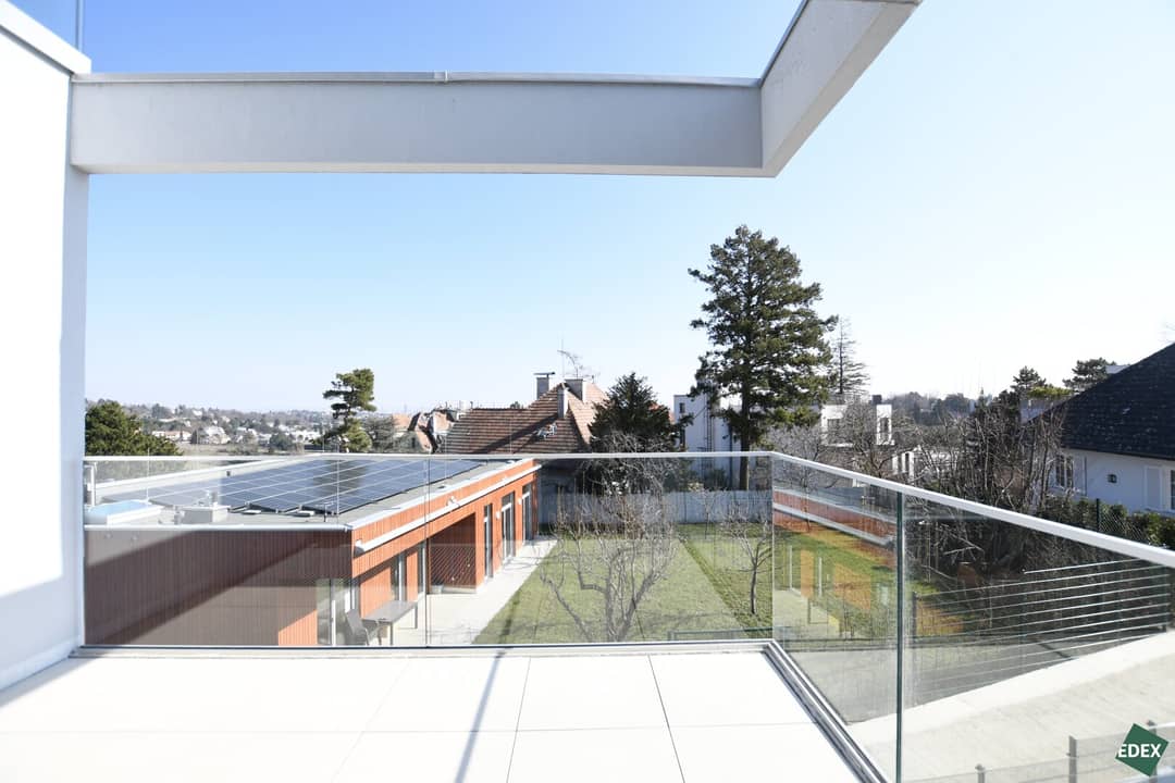 Neubauwohnung mit Terrasse und Stadtblick