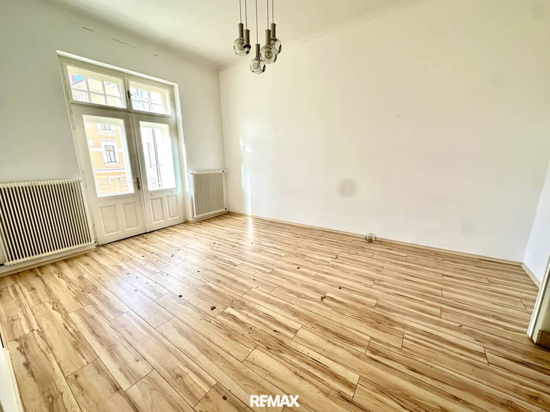 Büro/ Warteraum mit Balkon
