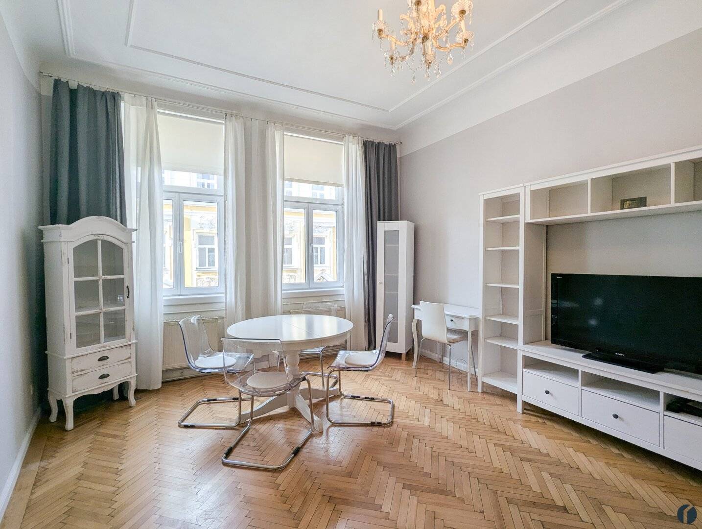Angenehm kühl. Herrlich ruhig. Klassisch Wiener Altbau in zentraler Lage.