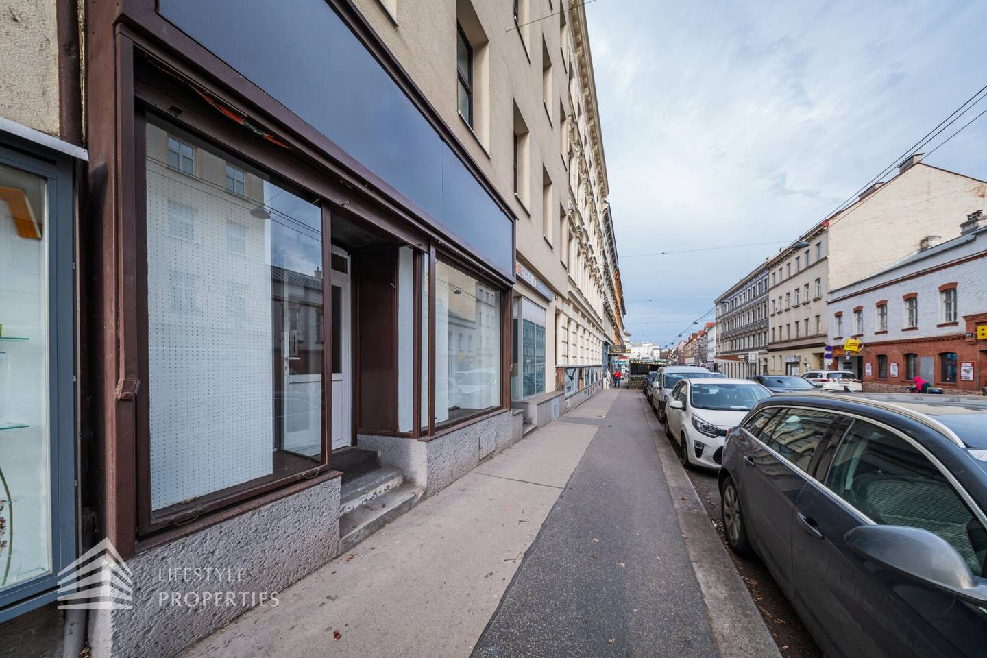 Well frequented commercial premises office near Lidlpark