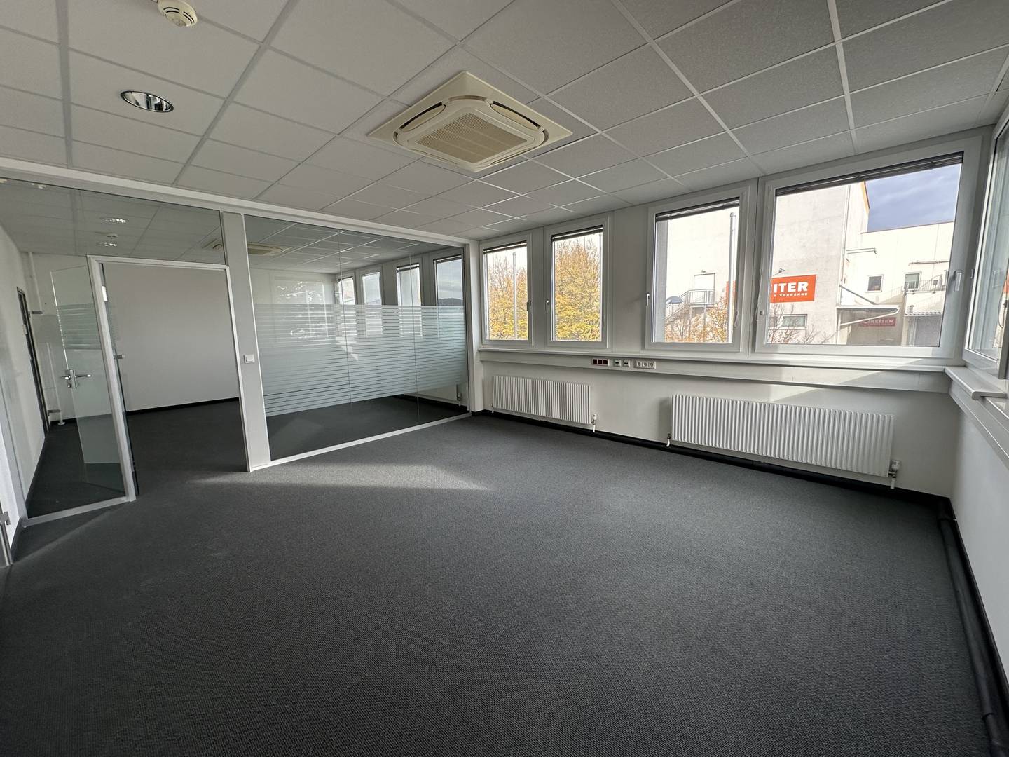 Apartment in the Auhof business center with flexible office spaces in Vienna west of the city center de