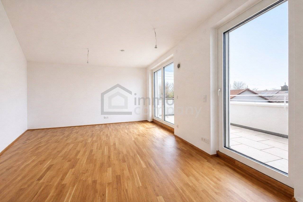 Attic apartment with terrace in green location
