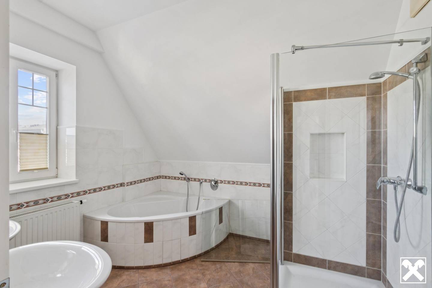 Lichtdurchflutete Maisonettewohnung mit Galeriecharme