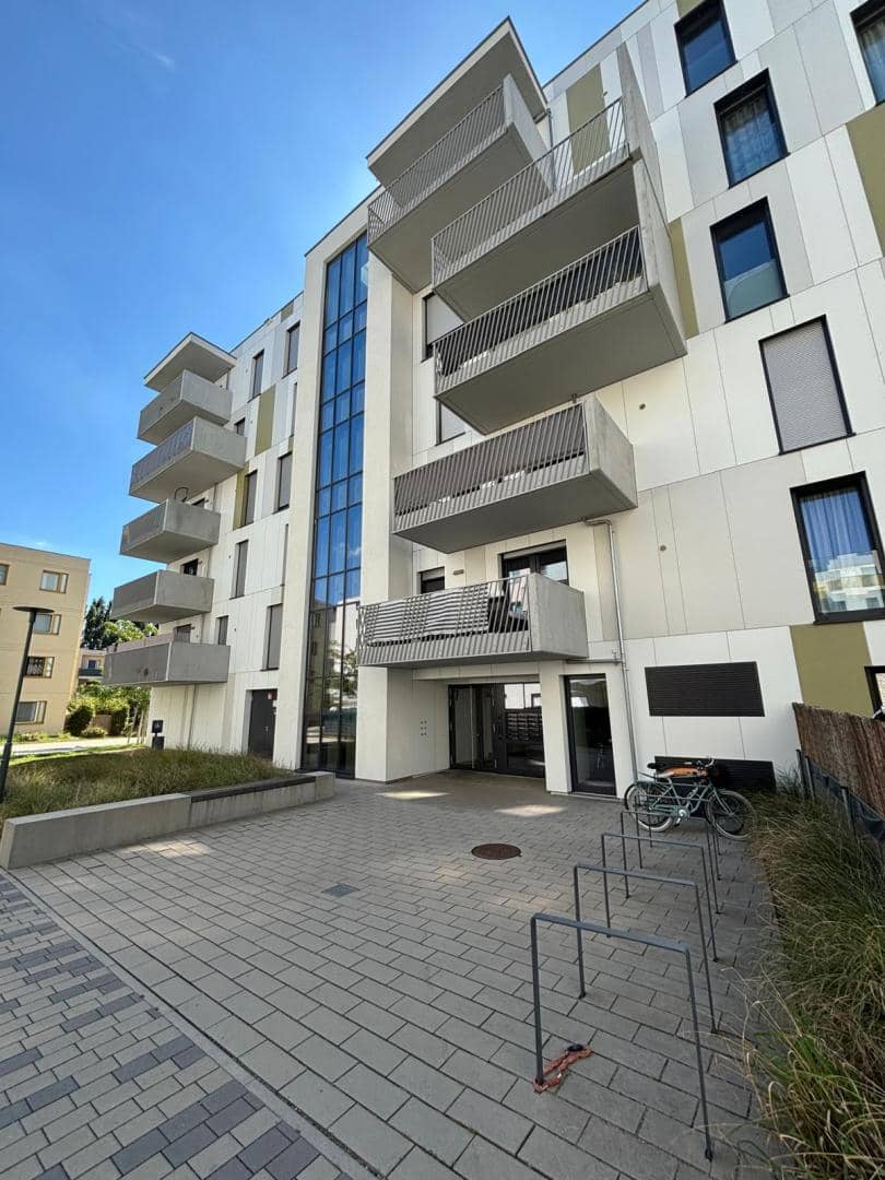 Helle Dachgeschosswohnung Balkon Tiefgaragenplatz