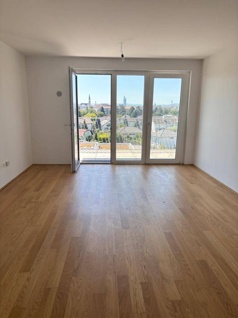 Helle Dachgeschosswohnung Balkon Tiefgaragenplatz