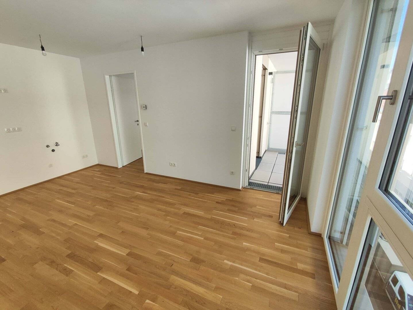 New build first occupancy 2-room apartment with balcony on 4th floor Top 1/32