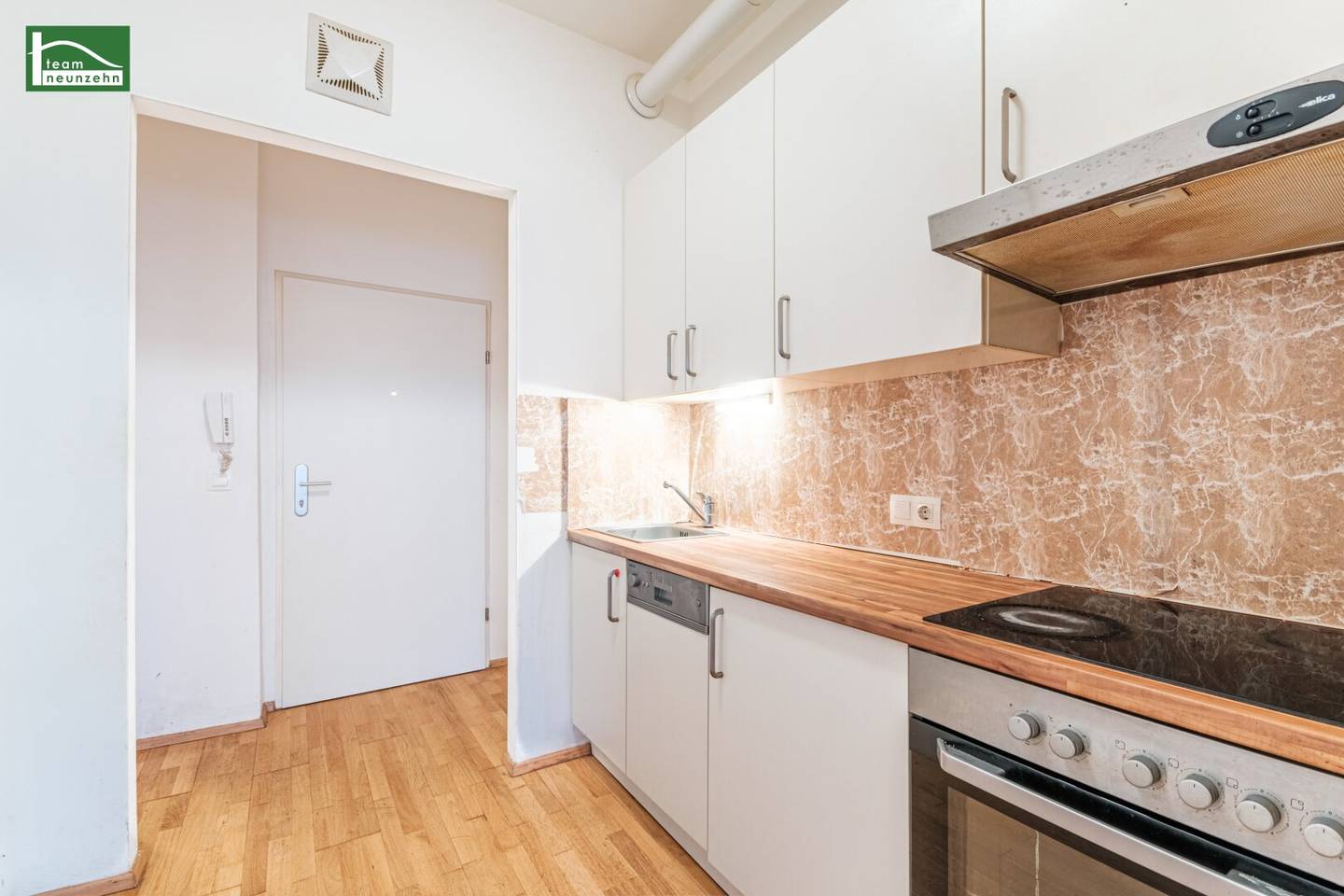 Quietly located city apartment with old building character