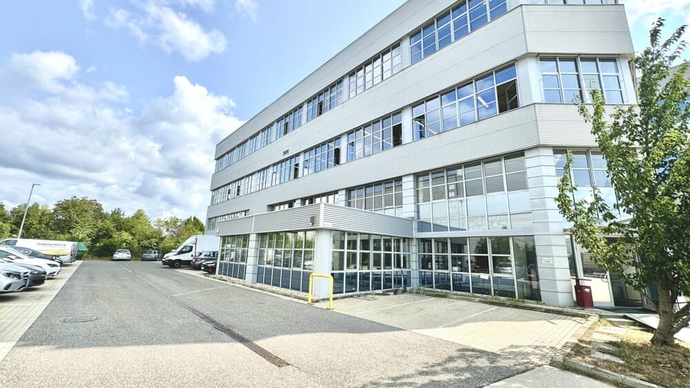 Südtrakt im EG - anmietbar ab ca. 3.450 m² | Multi-Funktionale Gewerbeimmobilie auf drei Ebenen