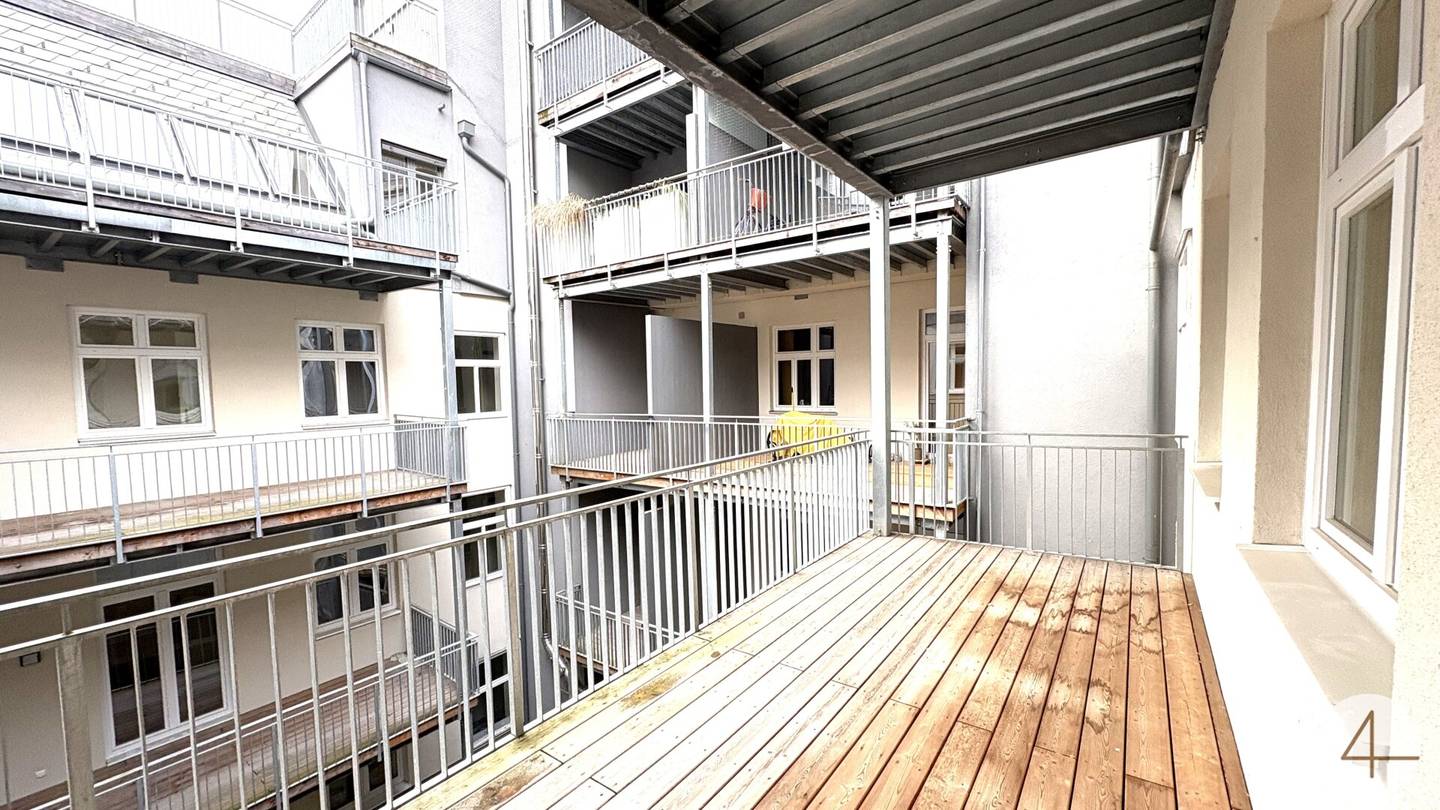 Altbauwohnung nahe Laaer Wald mit großem Balkon