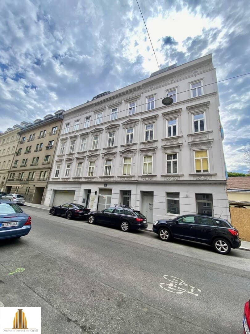 Bright apartment in top location in an Art Nouveau building