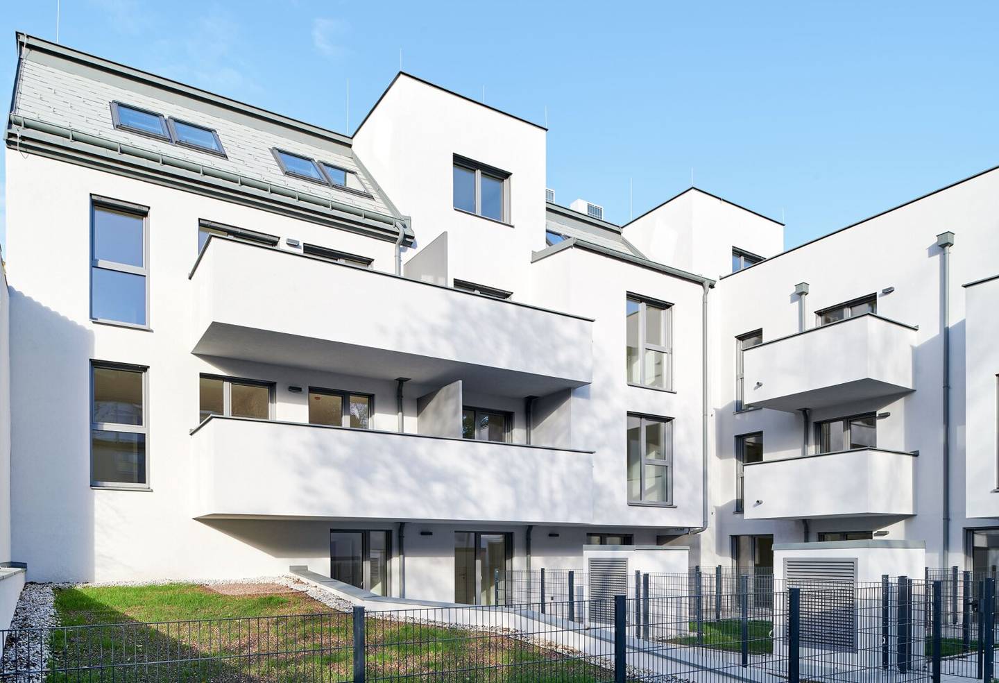 New build ground floor apartment with loggia near U6 Siebenhirten