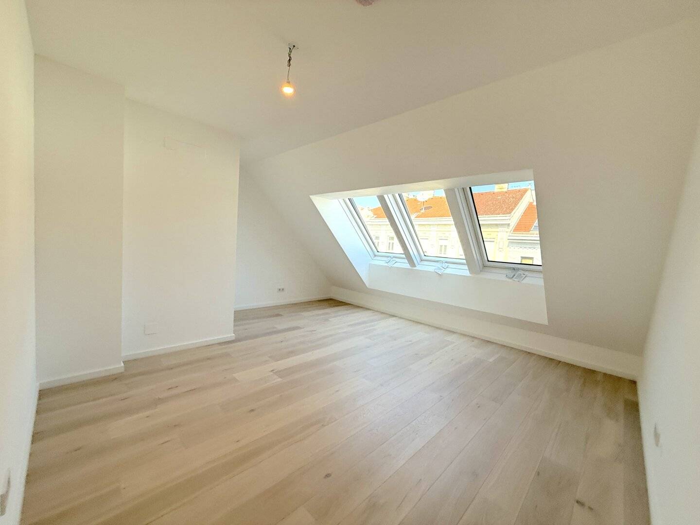 Top floor apartment Brand new balcony view