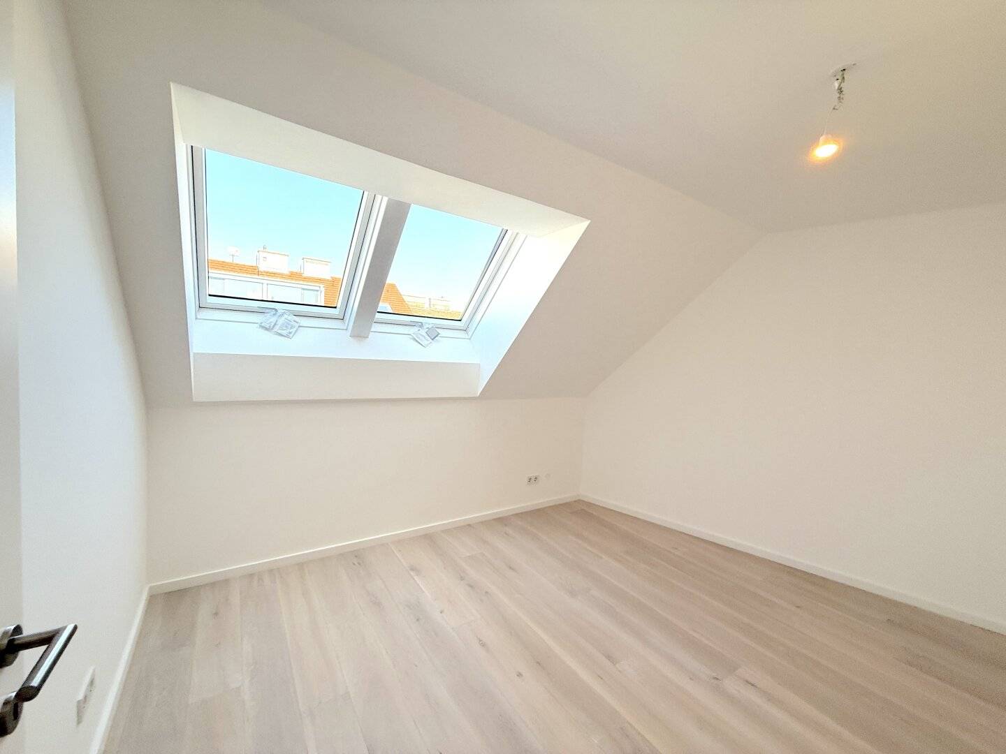 Top floor apartment Brand new balcony view