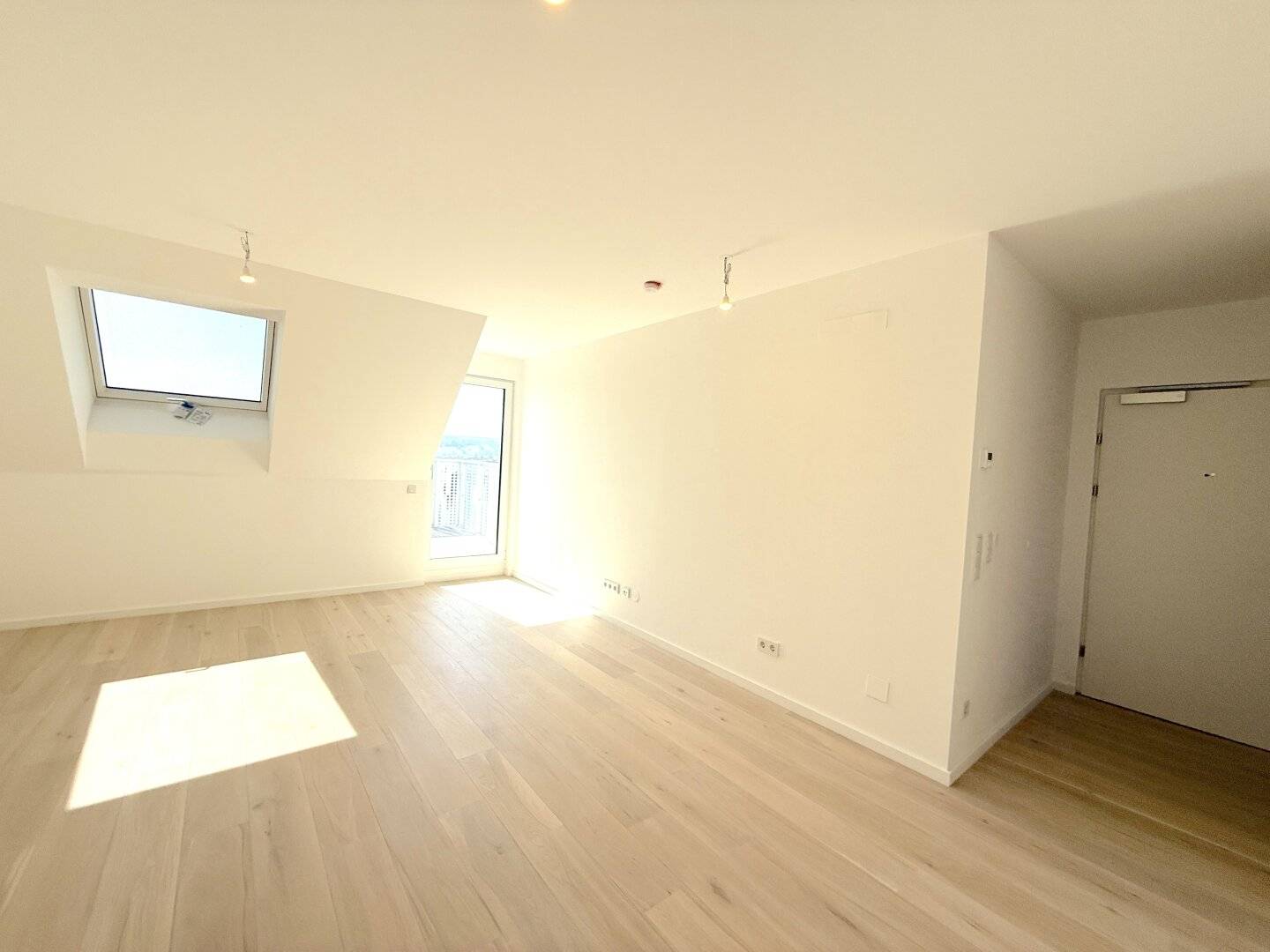 Top floor apartment Brand new balcony view