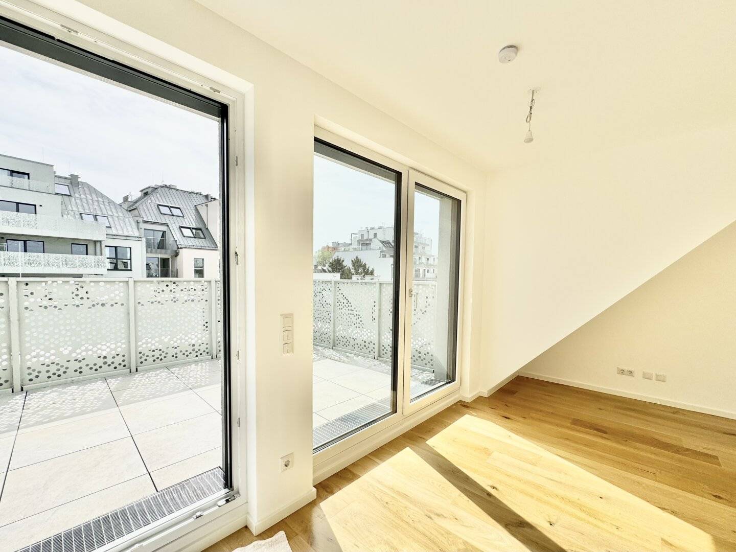 ERSTBEZUG: HERRLICHES 3 ZIMMER PENTHOUSE MIT DREI TERRASSEN IN 1220 WIEN