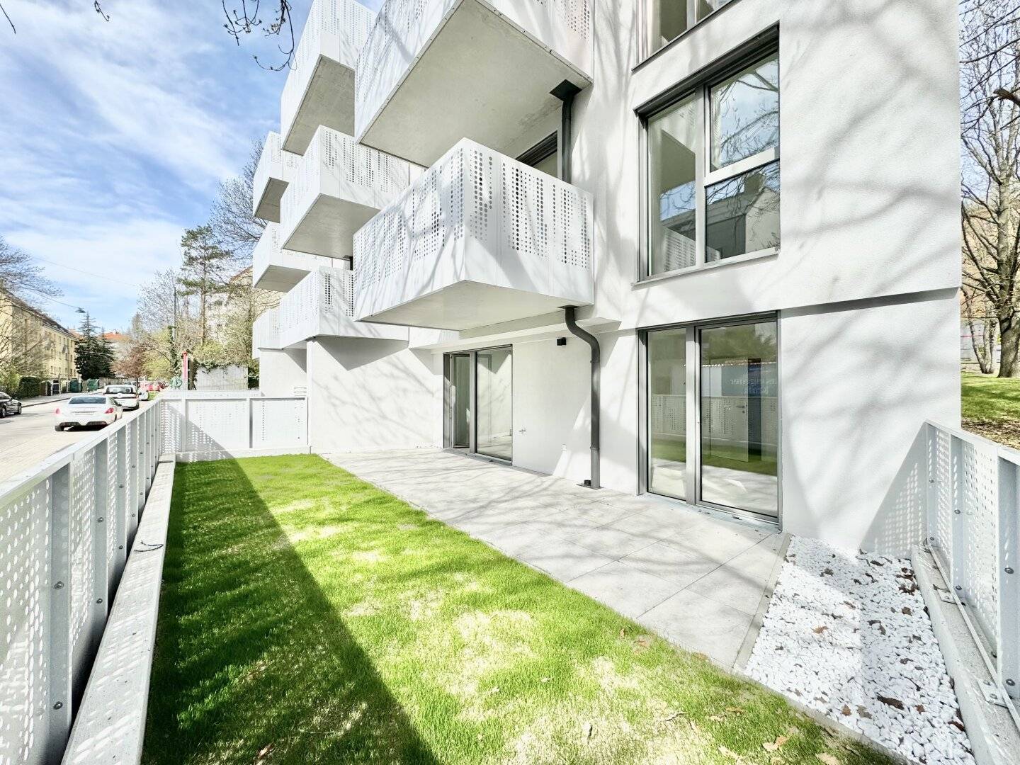 Apartment with south terrace and garden in a new build