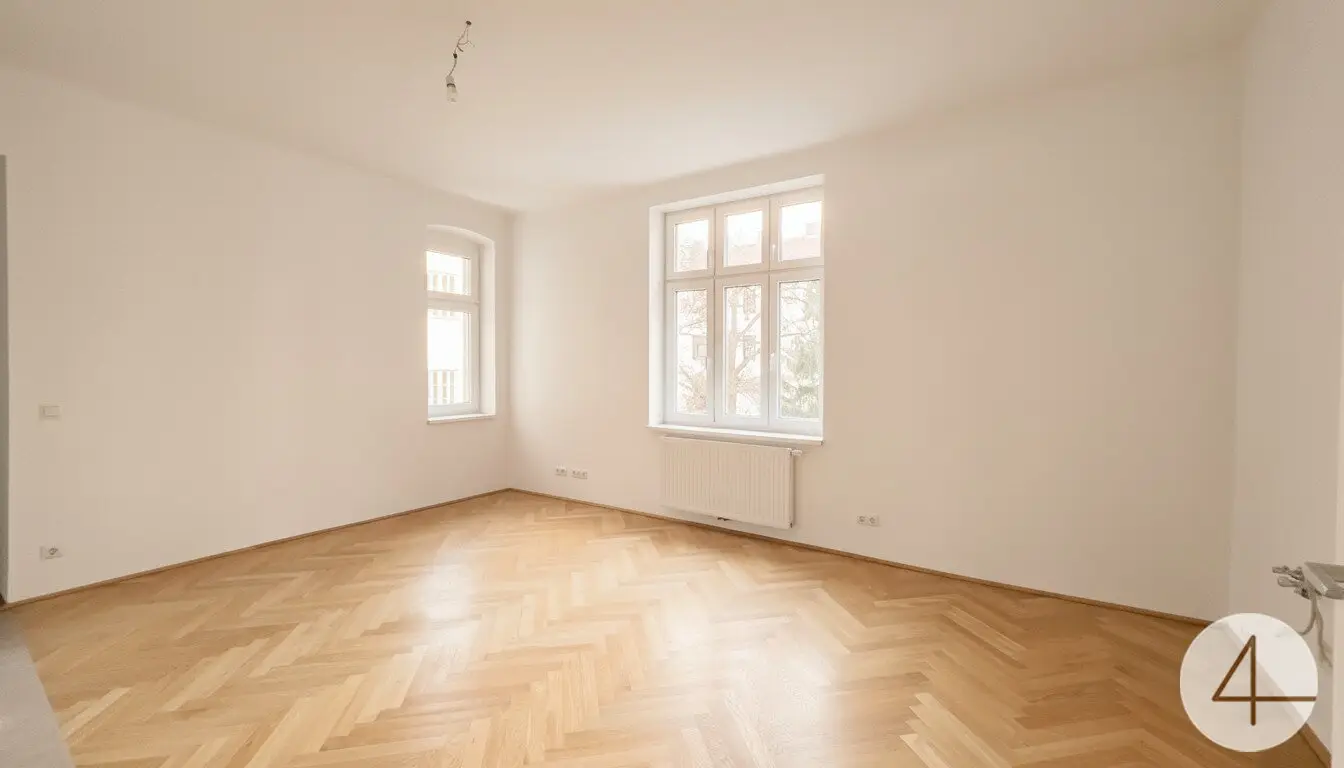 Historic building apartment with balcony near U1