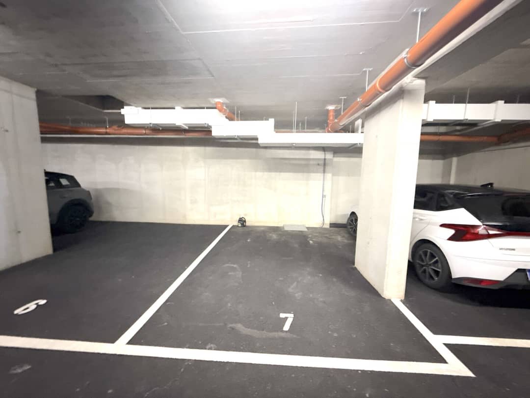 Deinhardsteingasse | Tiefgaragenstellplatz in Neubau-Wohnhausanlage zu verkaufen