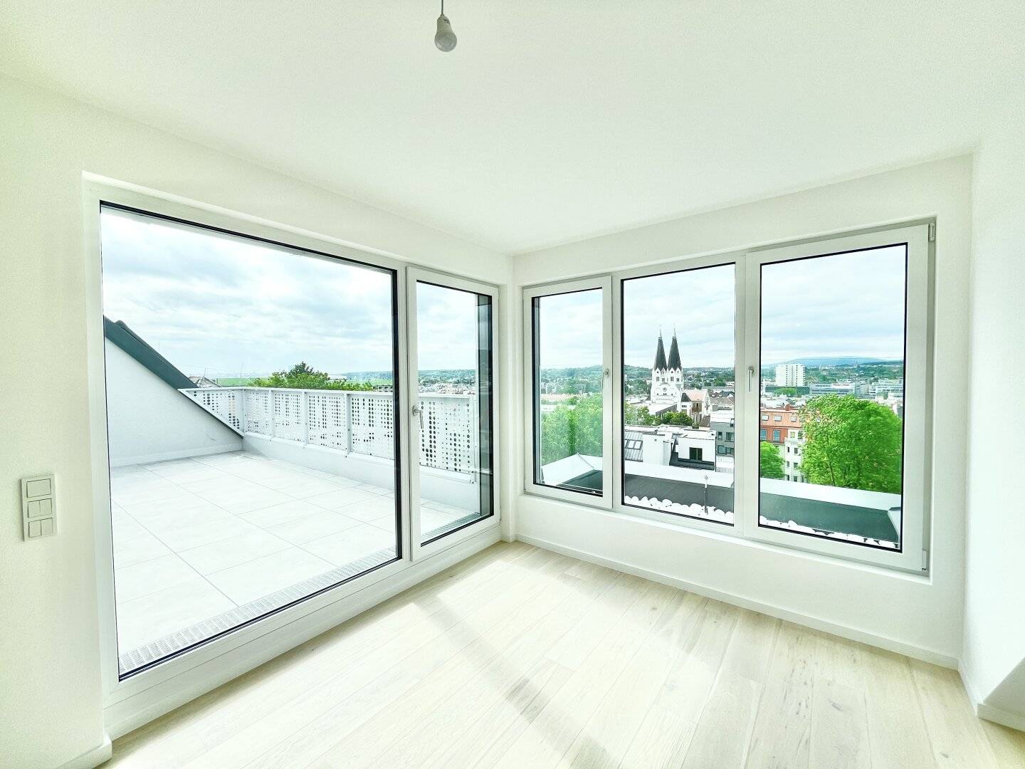 ROOFTOP DREAM - FIRST OCCUPANCY with large TERRACE + GARDEN + GARAGE in 1140 VIENNA
