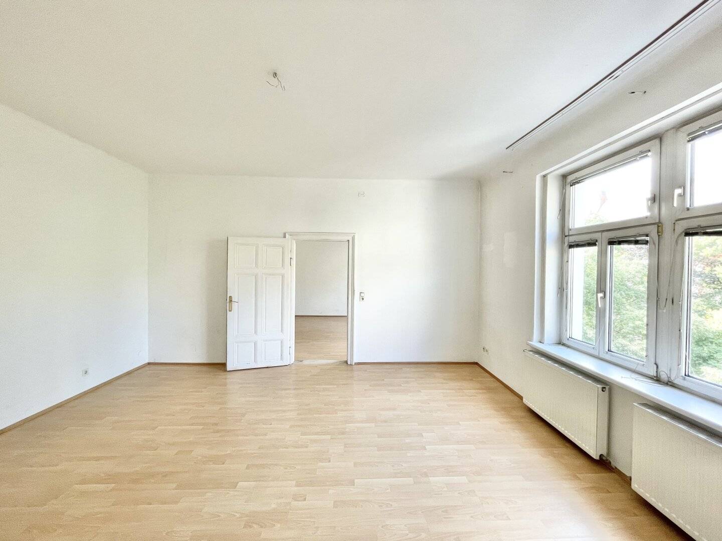 Altbauwohnung am Brigittaplatz Lift ruhige Lage