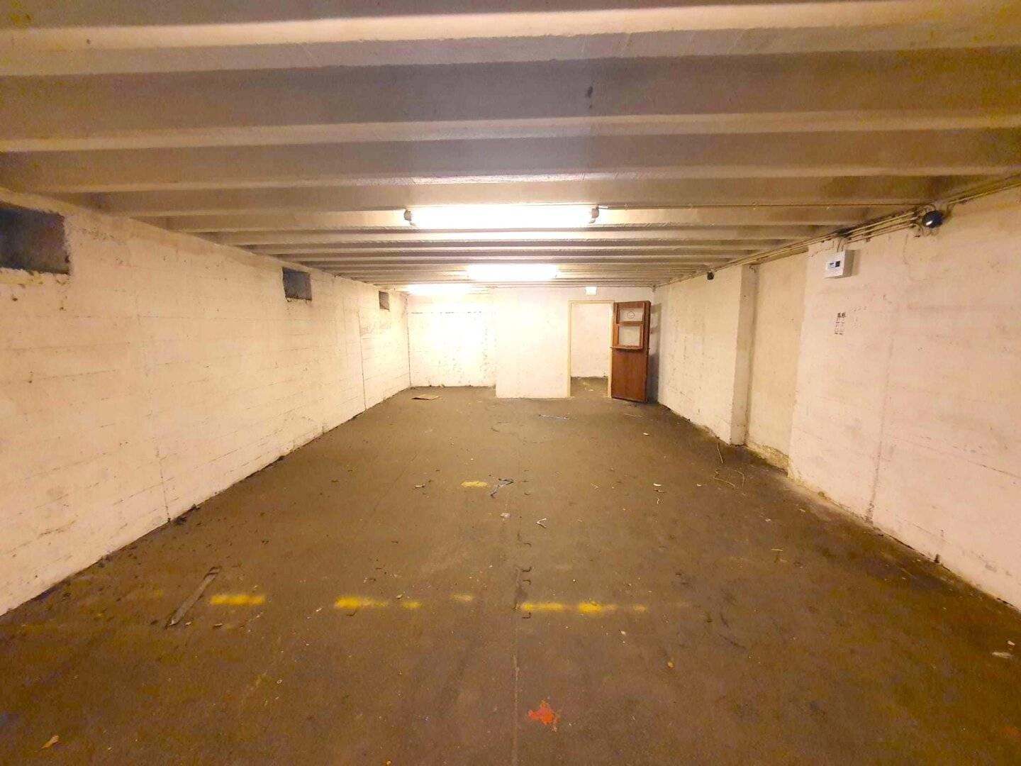 Lagerfläche im Kellergeschoss mit separatem Raum