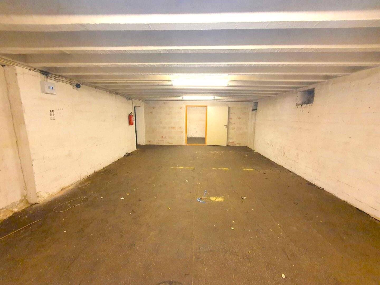 Lagerfläche im Kellergeschoss mit separatem Raum