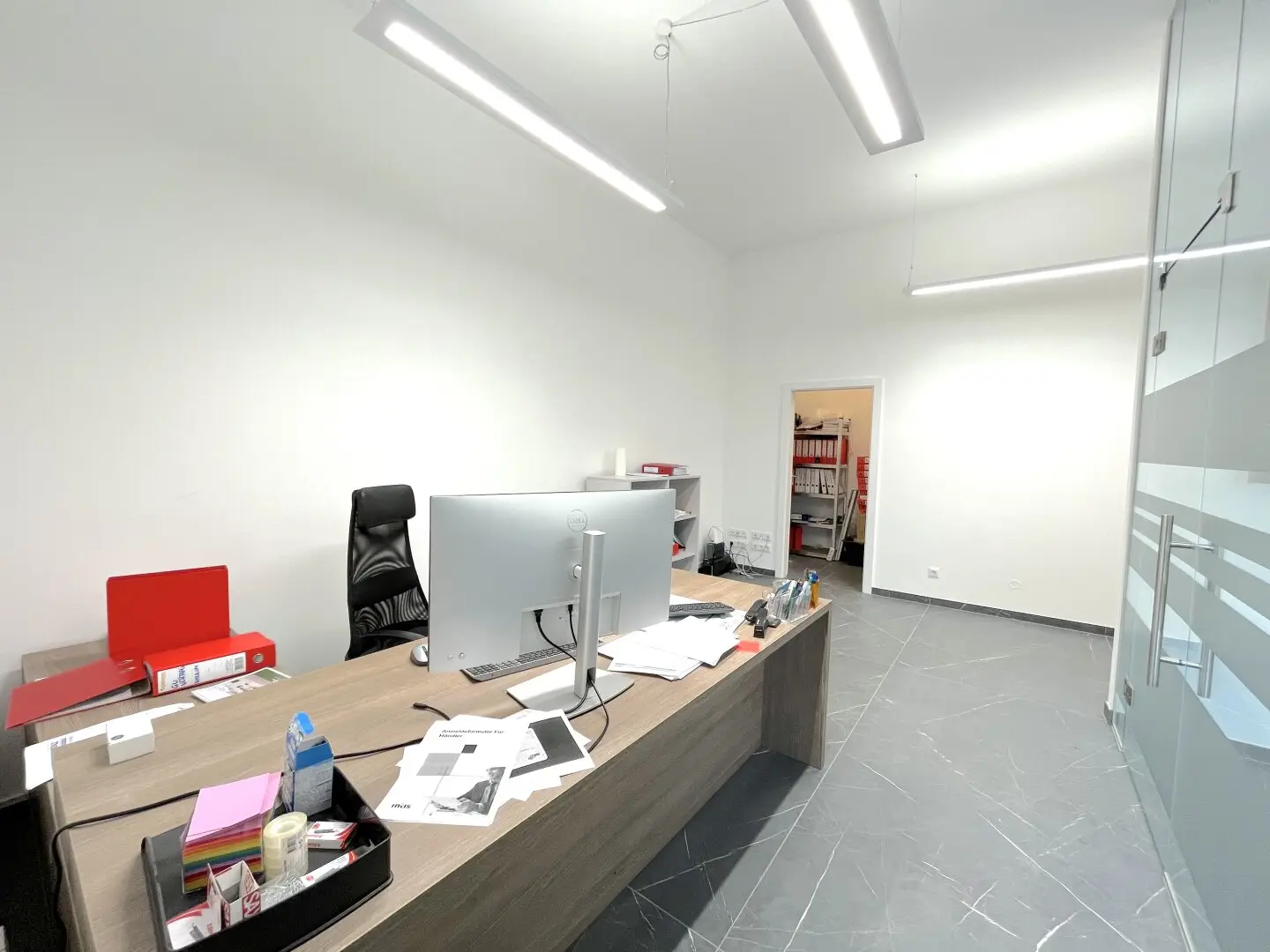 Altmannsdorfer Straße | Office with two workrooms, meeting area and large cellar storage for sale