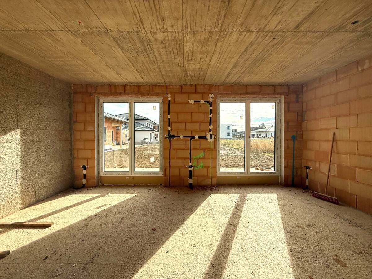 Neues Reihenhaus in St. Florian am Inn – Garten, Carport, Erstbezug