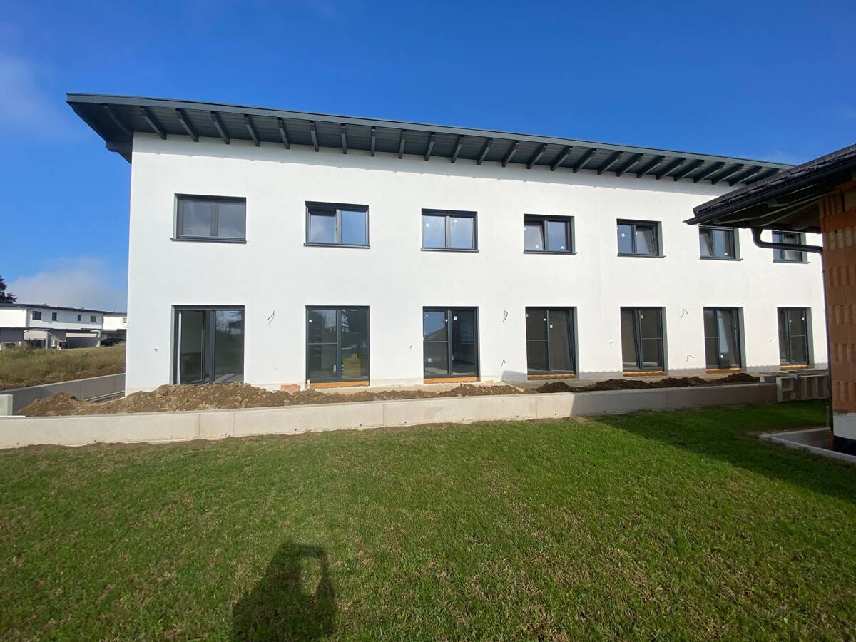 Reihenhaus mit Garten in Haid, St. Florian am Inn – Erstbezug, Carport