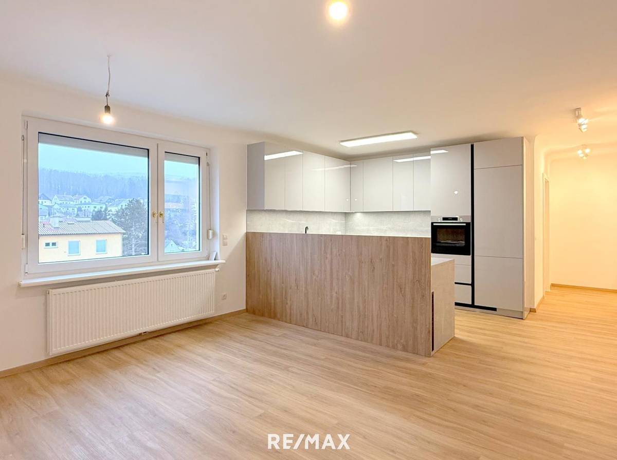 Erstbezug nach Sanierung: 4-Zi-Wohnung in Kierling mit Loggia